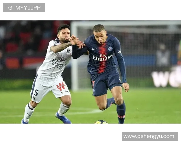 法甲巴黎圣日耳曼主场横扫亚眠，夺得联赛领头羊宝座