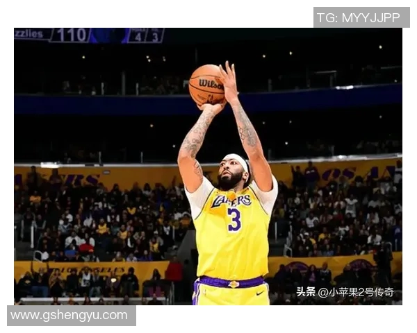 湖人队主场轰动！詹姆斯带伤砍下三双助球队逆转取胜